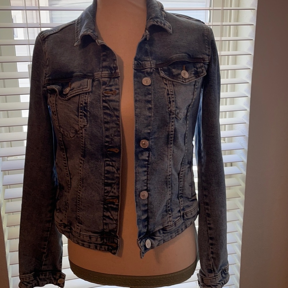 Slim fit denim jacket.